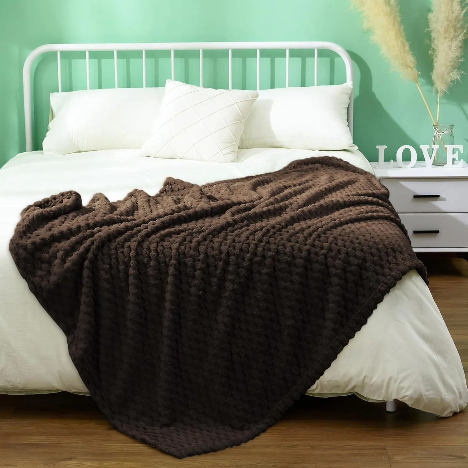 Excervent Flannel Fleece Throw Blanket (50x70 inches), Hexagon Jacquard Decorative Fuzzy Blankets for Household, Camping, and Travel, Super Soft Cozy, Suitable for All Seasons, Brown