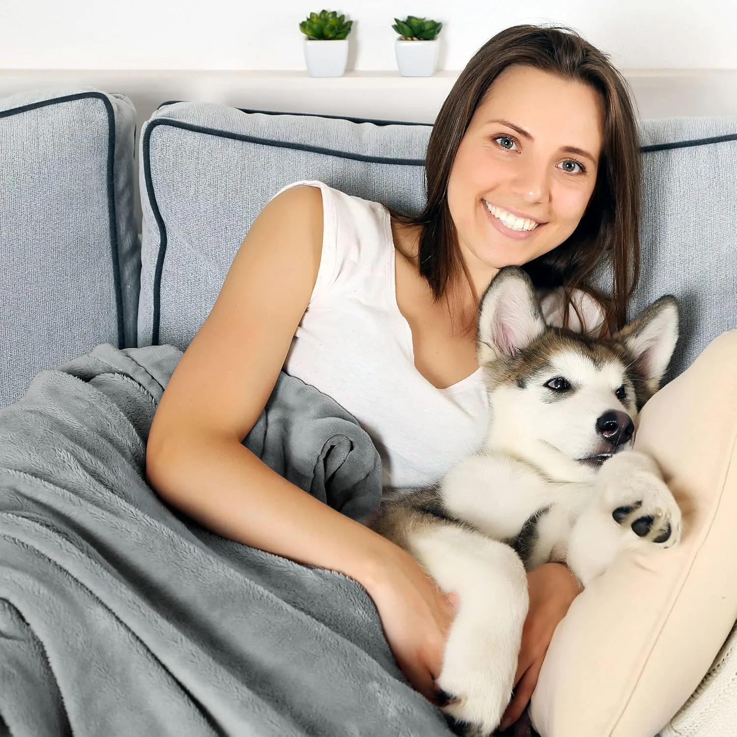 PETMAKER Waterproof Pet Blanket - 50x60-Inch Reversible Sherpa Fleece Throw Protects Couches, Cars, and Beds from Spills, Stains, and Fur (Gray), Large